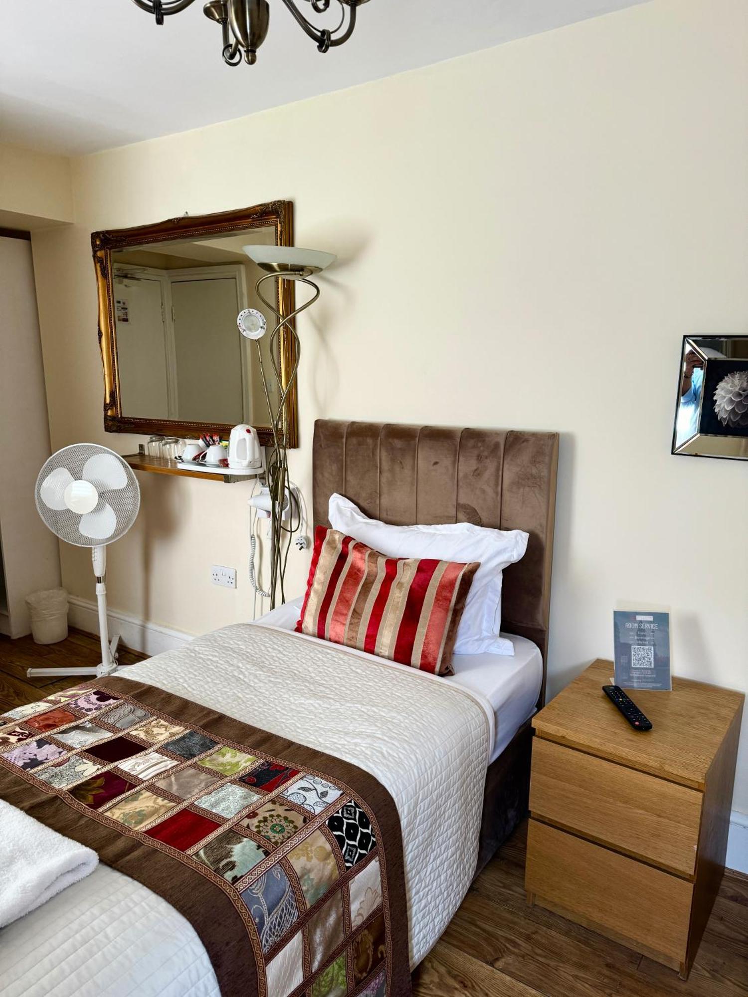 Abc Hyde Park Hotel Лондон Екстериор снимка